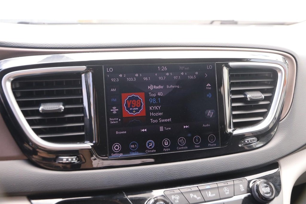 Chrysler Pacifica Vehicle Image 18