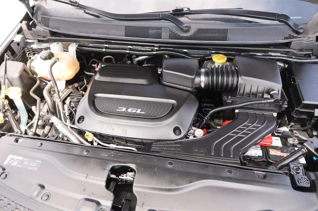 Chrysler Pacifica Vehicle Image 30