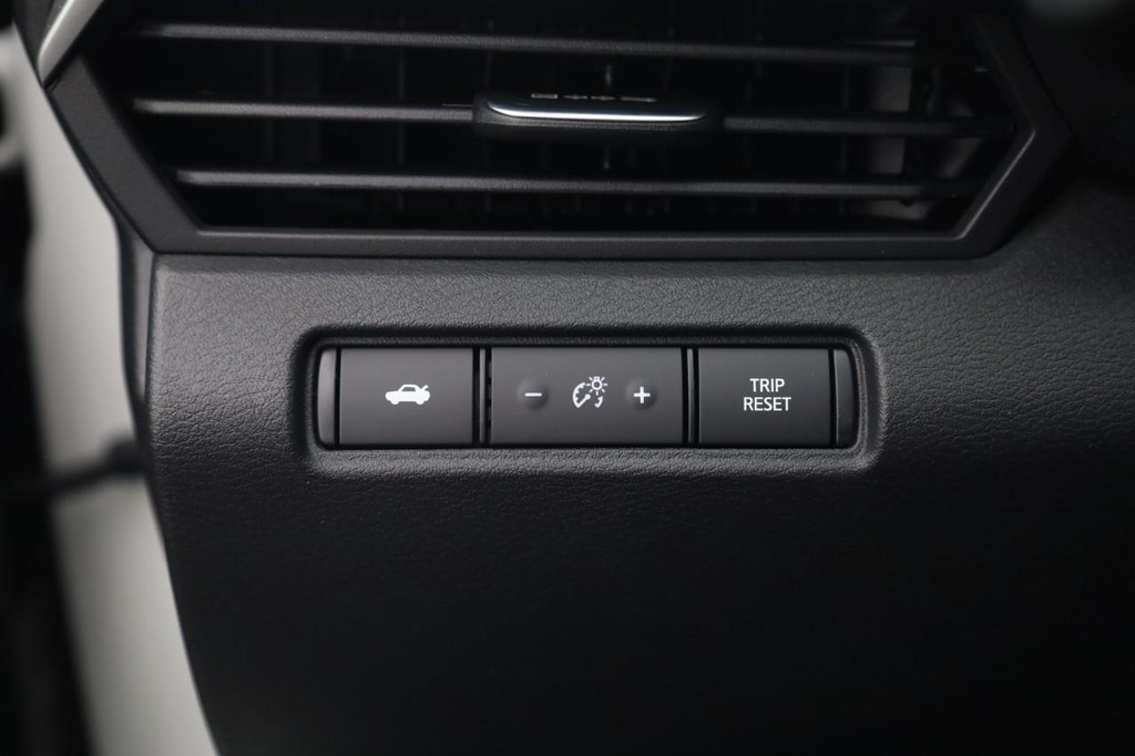 Nissan Altima Vehicle Full-screen Gallery Image 13