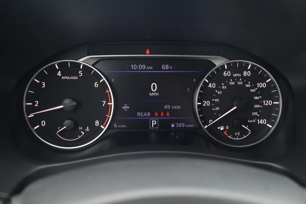 Nissan Altima Vehicle Full-screen Gallery Image 14