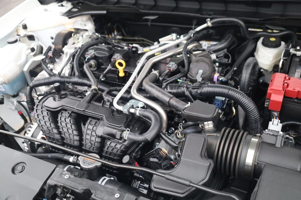 Nissan Altima Vehicle Full-screen Gallery Image 25