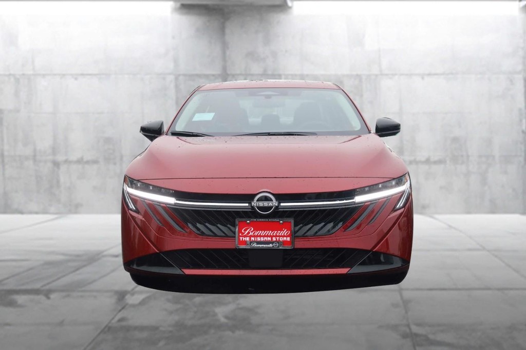 Nissan Sentra Vehicle Full-screen Gallery Image 4