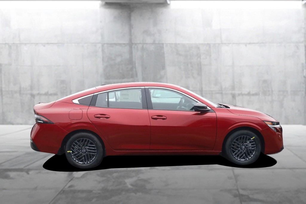 Nissan Sentra Vehicle Full-screen Gallery Image 5