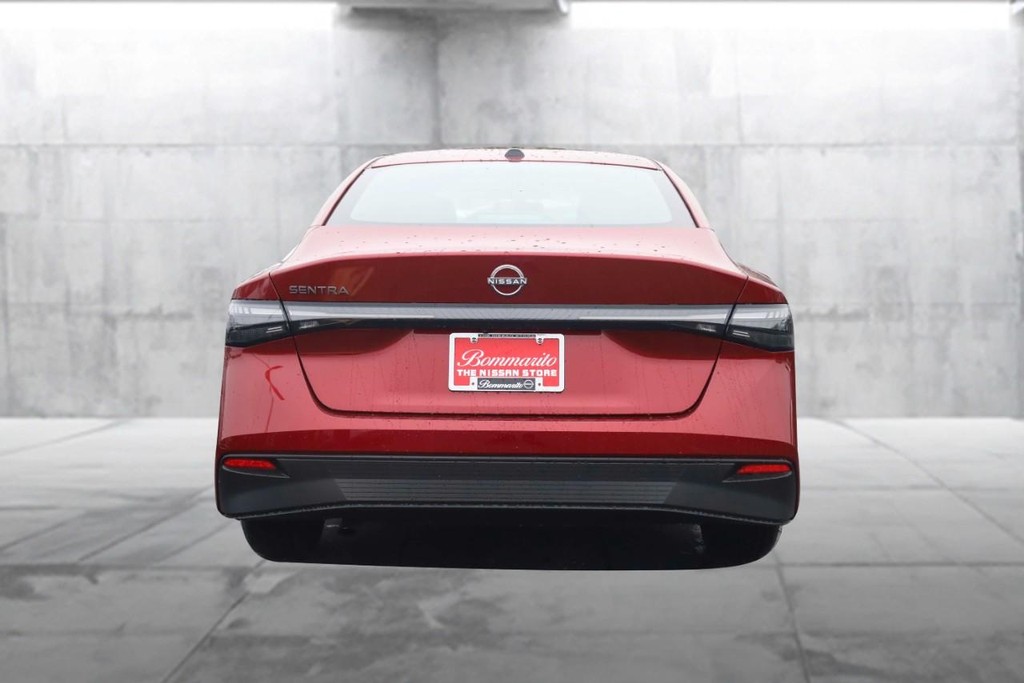 Nissan Sentra Vehicle Full-screen Gallery Image 6