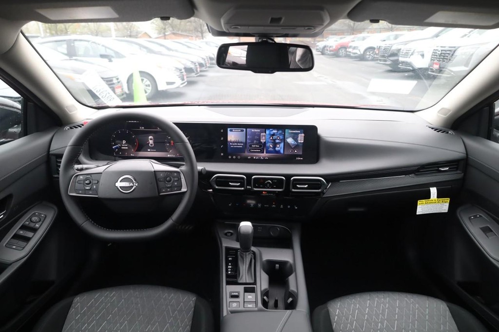 Nissan Sentra Vehicle Full-screen Gallery Image 7