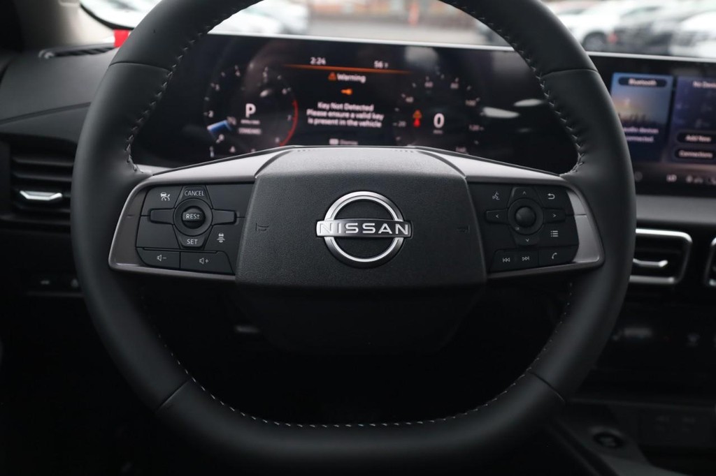 Nissan Sentra Vehicle Full-screen Gallery Image 8