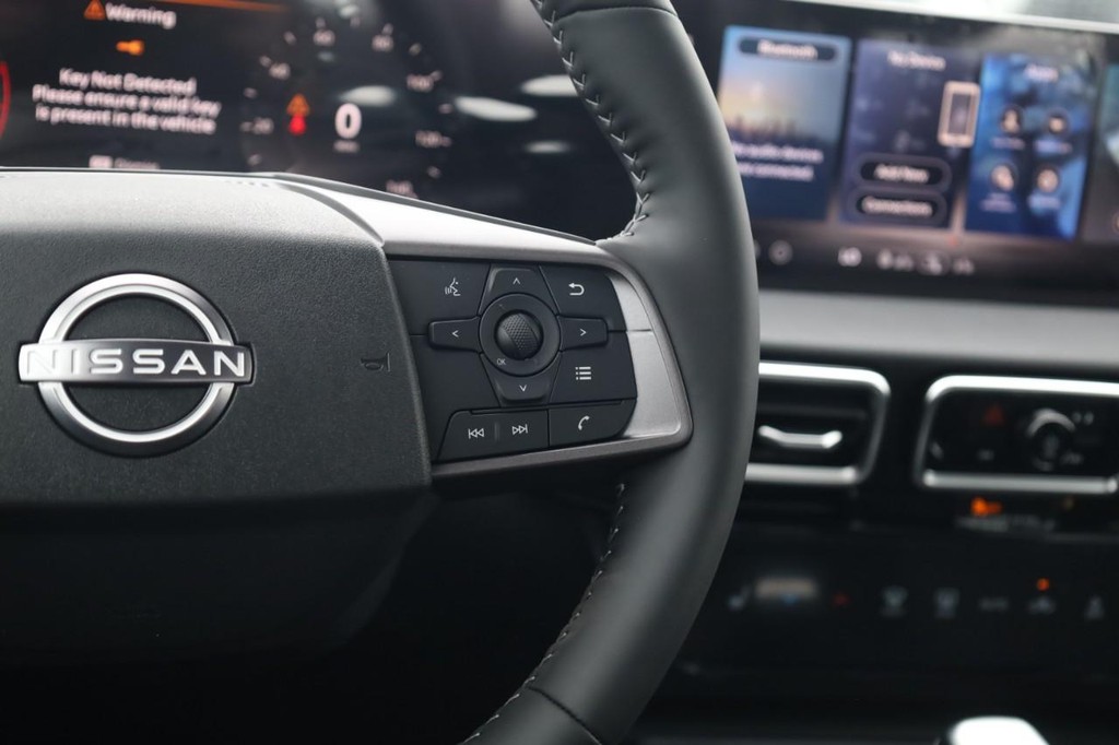 Nissan Sentra Vehicle Full-screen Gallery Image 9