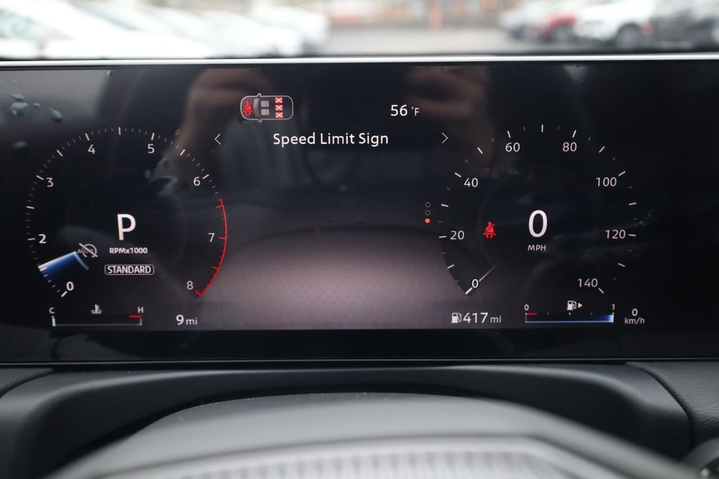 Nissan Sentra Vehicle Full-screen Gallery Image 13