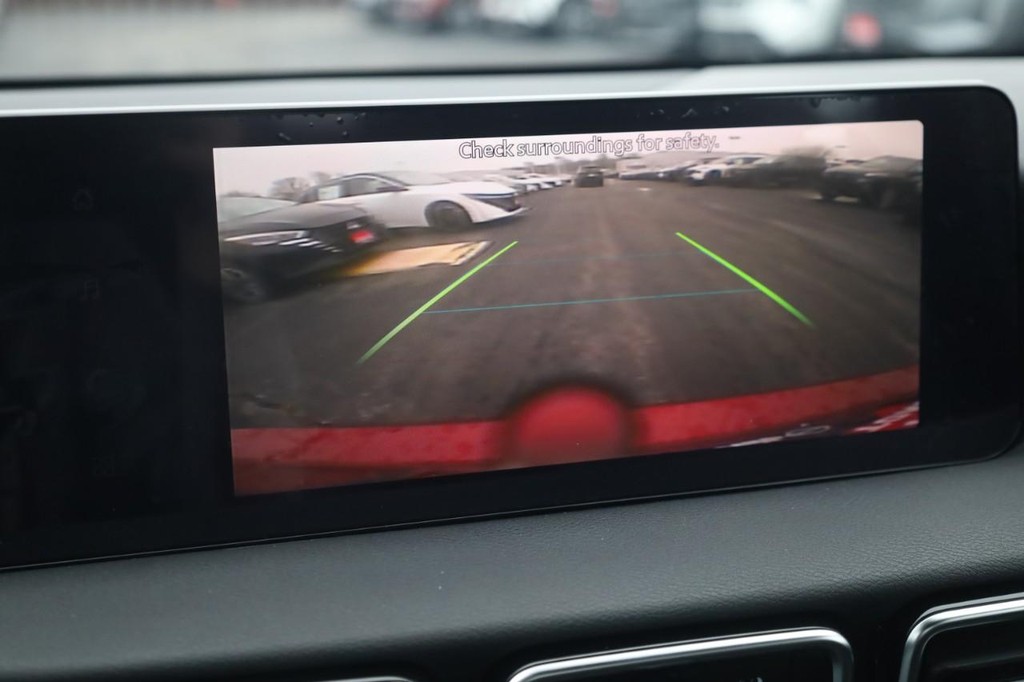 Nissan Sentra Vehicle Full-screen Gallery Image 15