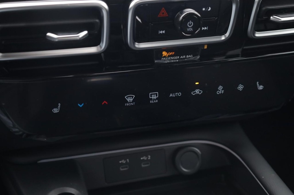 Nissan Sentra Vehicle Full-screen Gallery Image 16