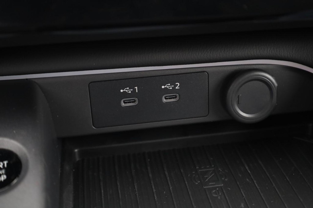 Nissan Sentra Vehicle Full-screen Gallery Image 17