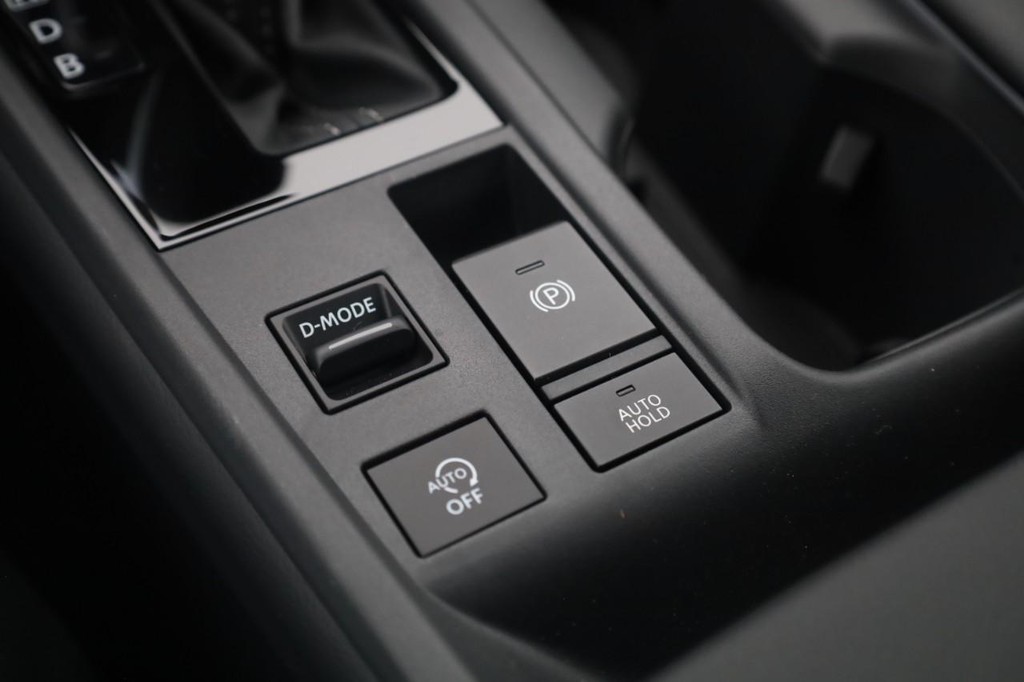 Nissan Sentra Vehicle Full-screen Gallery Image 18