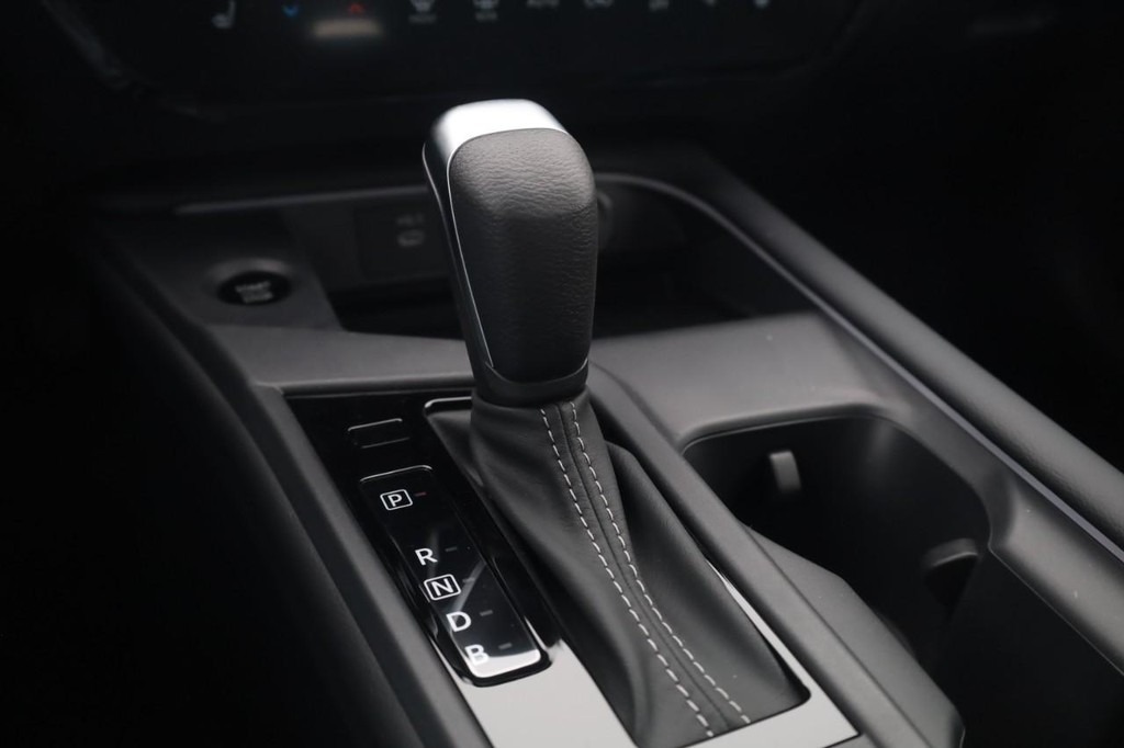 Nissan Sentra Vehicle Full-screen Gallery Image 19