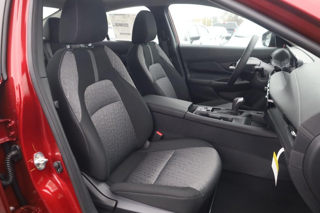 Nissan Sentra Vehicle Full-screen Gallery Image 21
