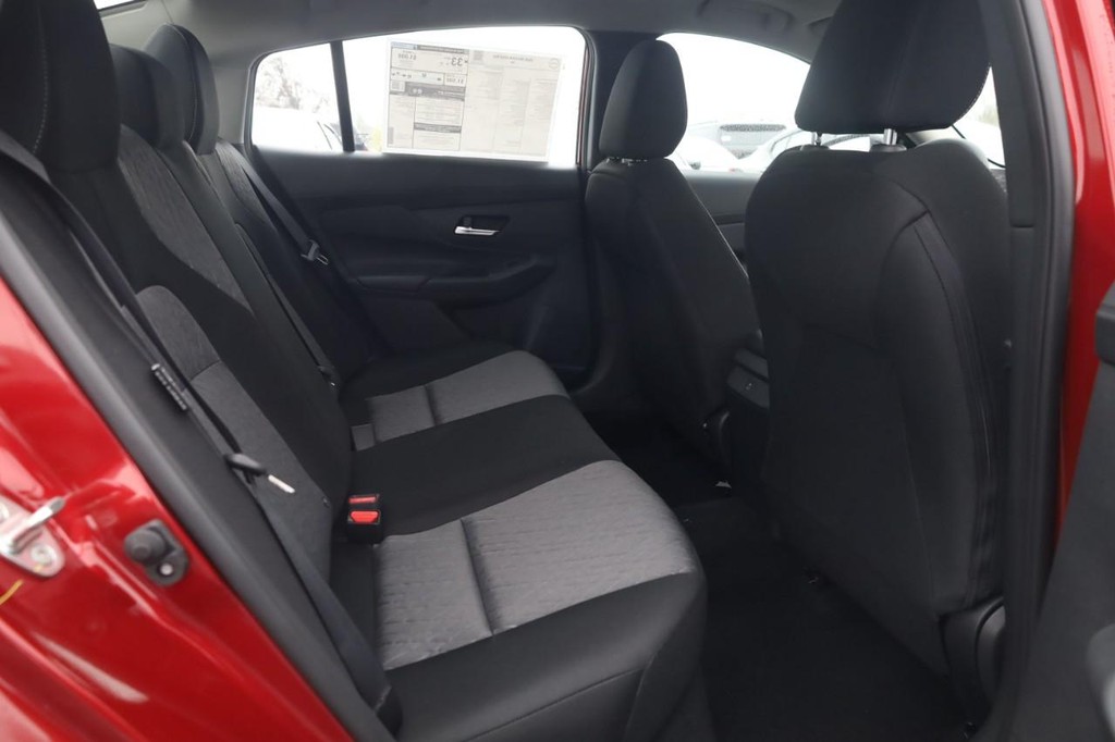 Nissan Sentra Vehicle Full-screen Gallery Image 22