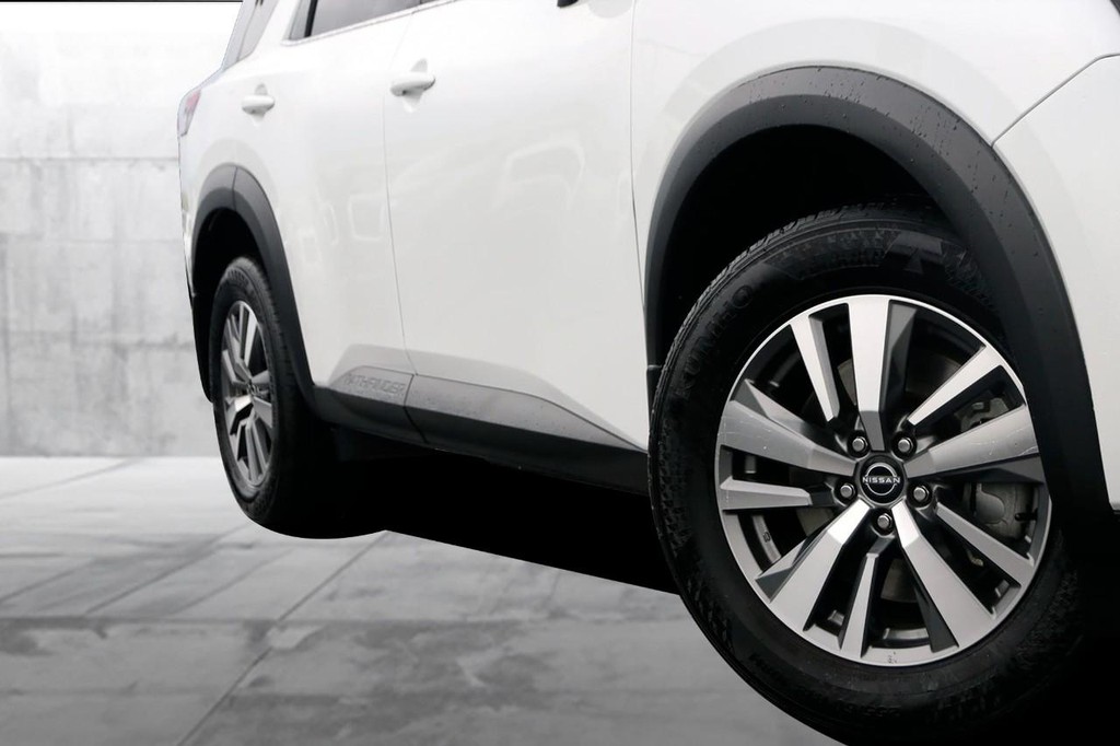 Nissan Pathfinder Vehicle Image 03