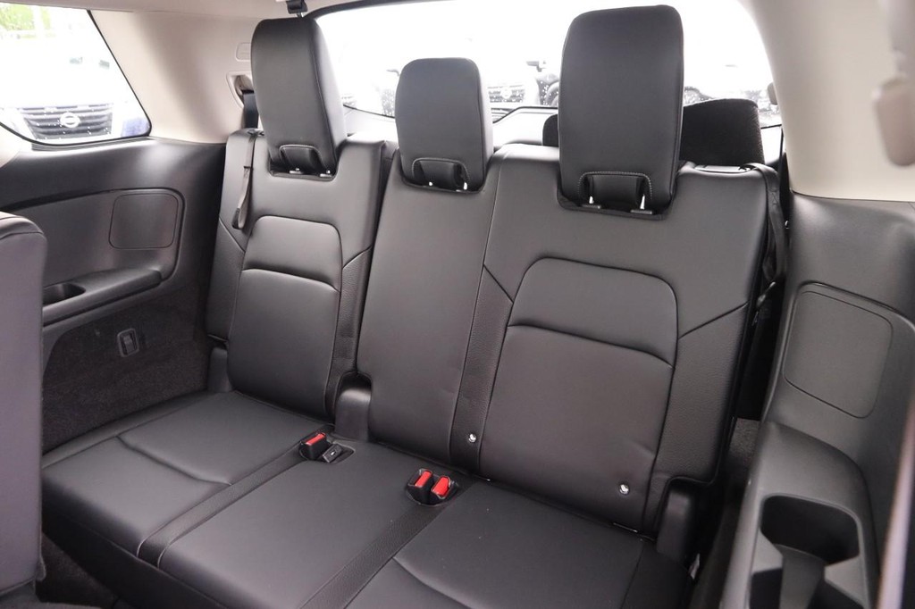 Nissan Pathfinder Vehicle Image 11