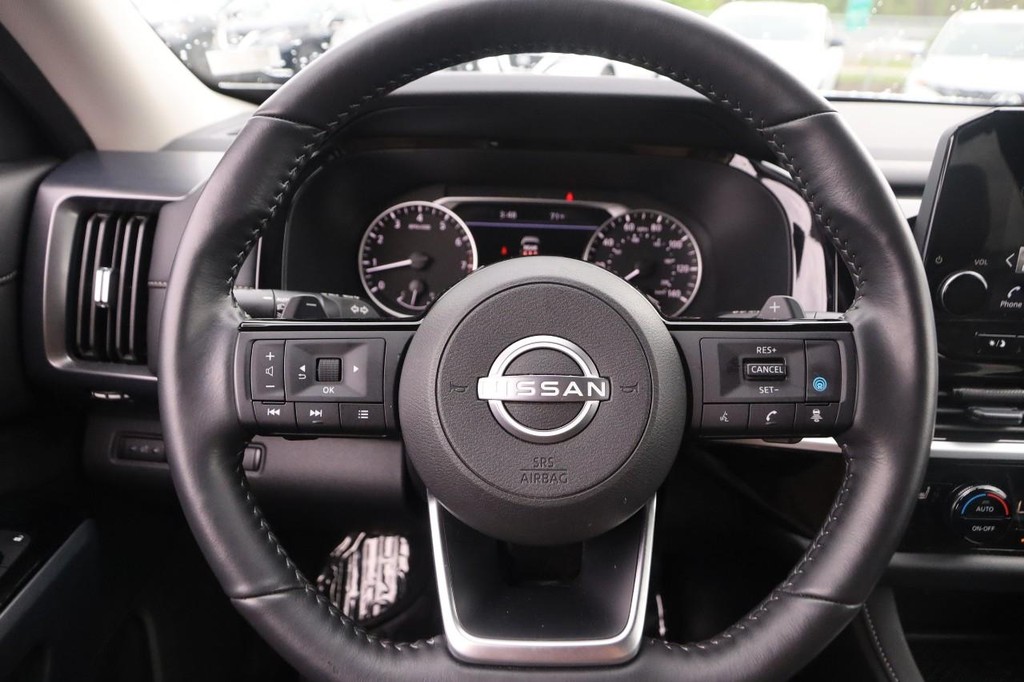 Nissan Pathfinder Vehicle Image 12