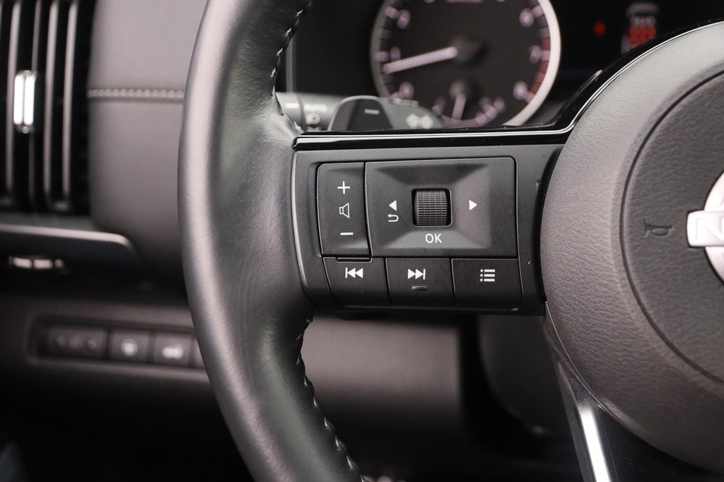 Nissan Pathfinder Vehicle Image 13