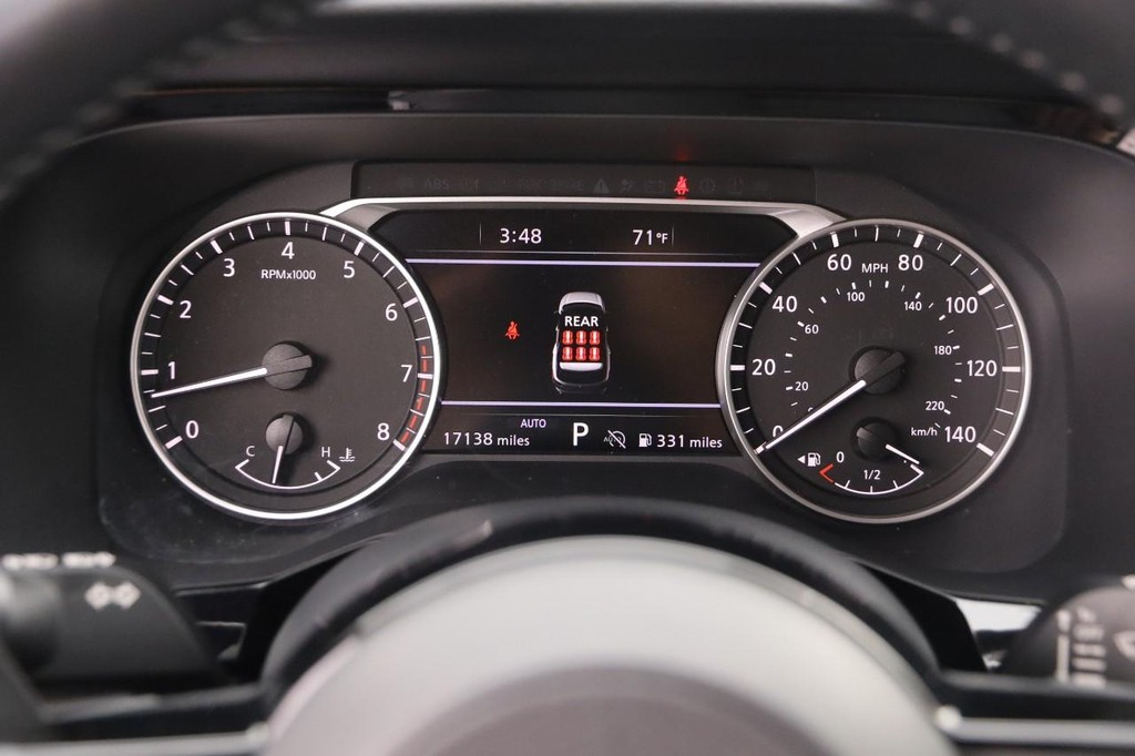 Nissan Pathfinder Vehicle Image 15