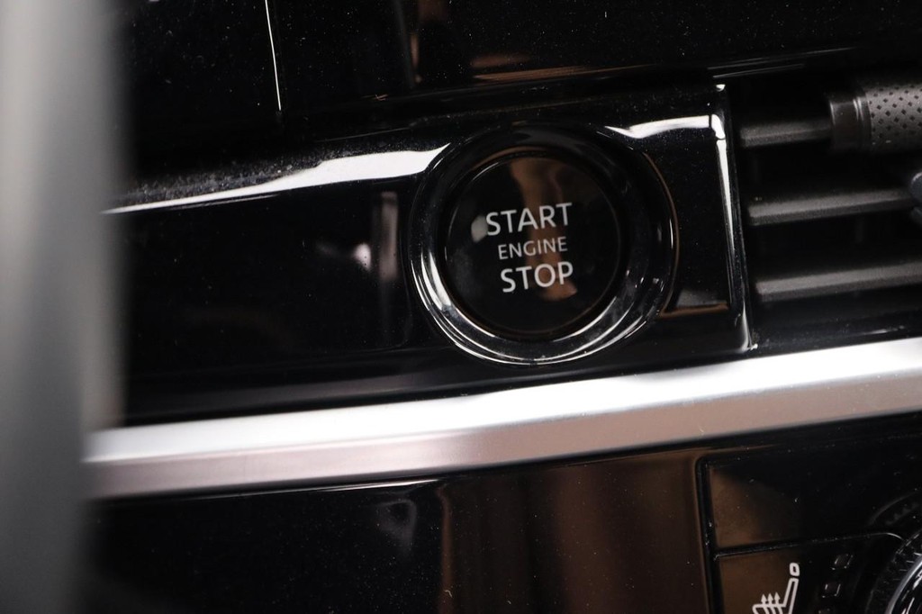 Nissan Pathfinder Vehicle Image 16