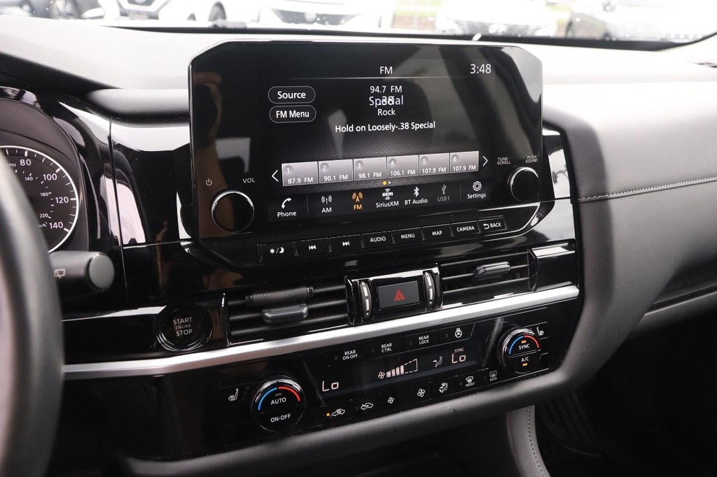 Nissan Pathfinder Vehicle Image 17
