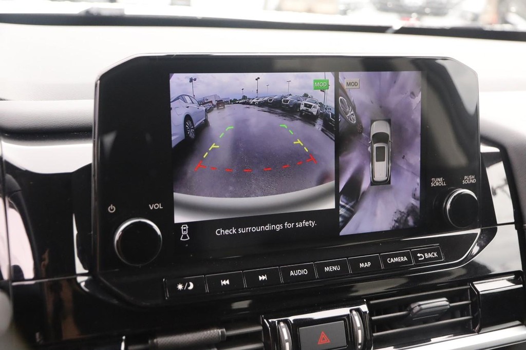 Nissan Pathfinder Vehicle Image 19