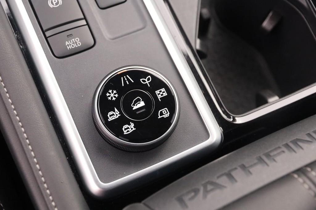 Nissan Pathfinder Vehicle Image 21