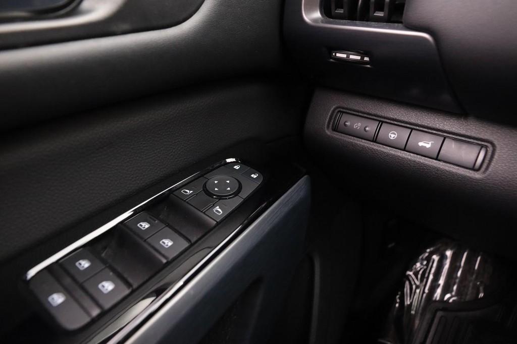 Nissan Pathfinder Vehicle Image 22