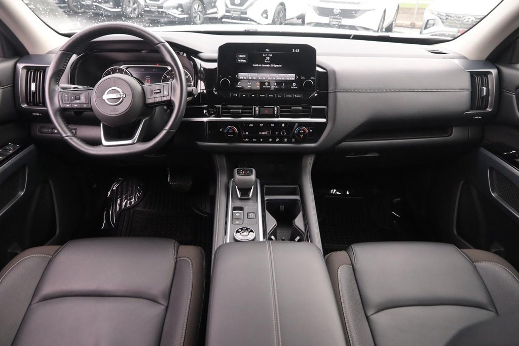 Nissan Pathfinder Vehicle Image 23
