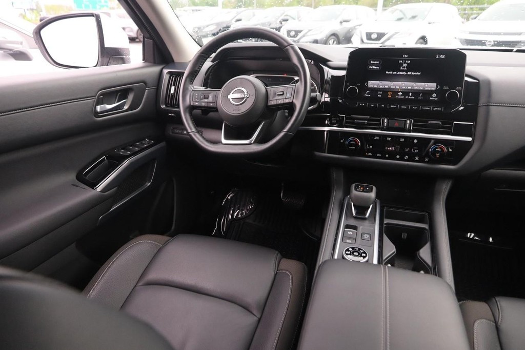 Nissan Pathfinder Vehicle Image 24