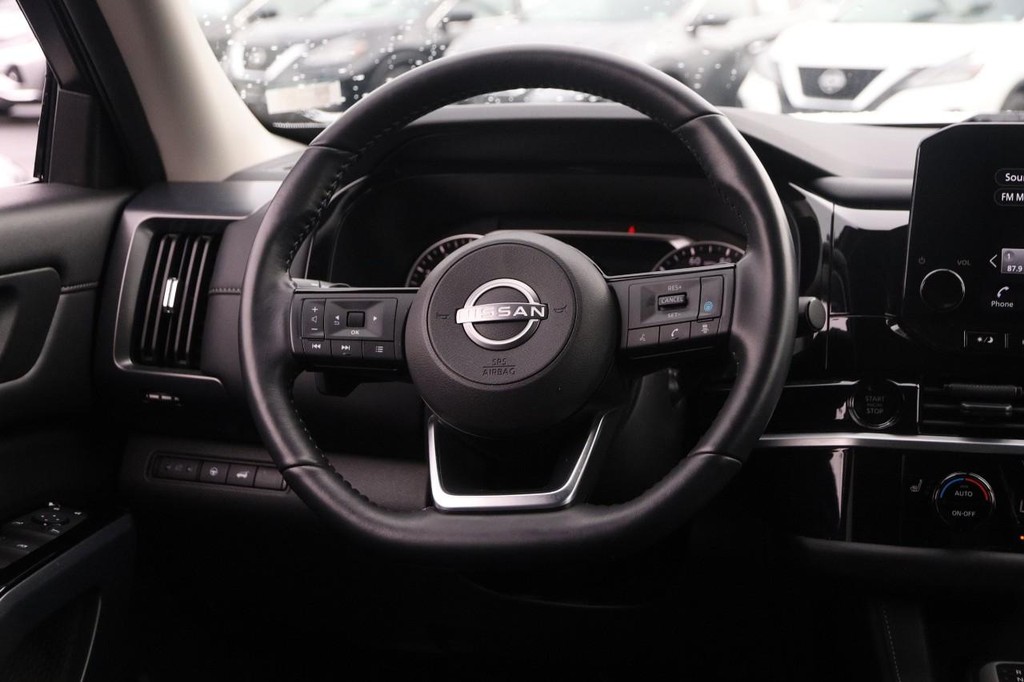 Nissan Pathfinder Vehicle Image 25