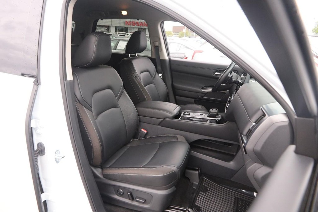 Nissan Pathfinder Vehicle Image 28