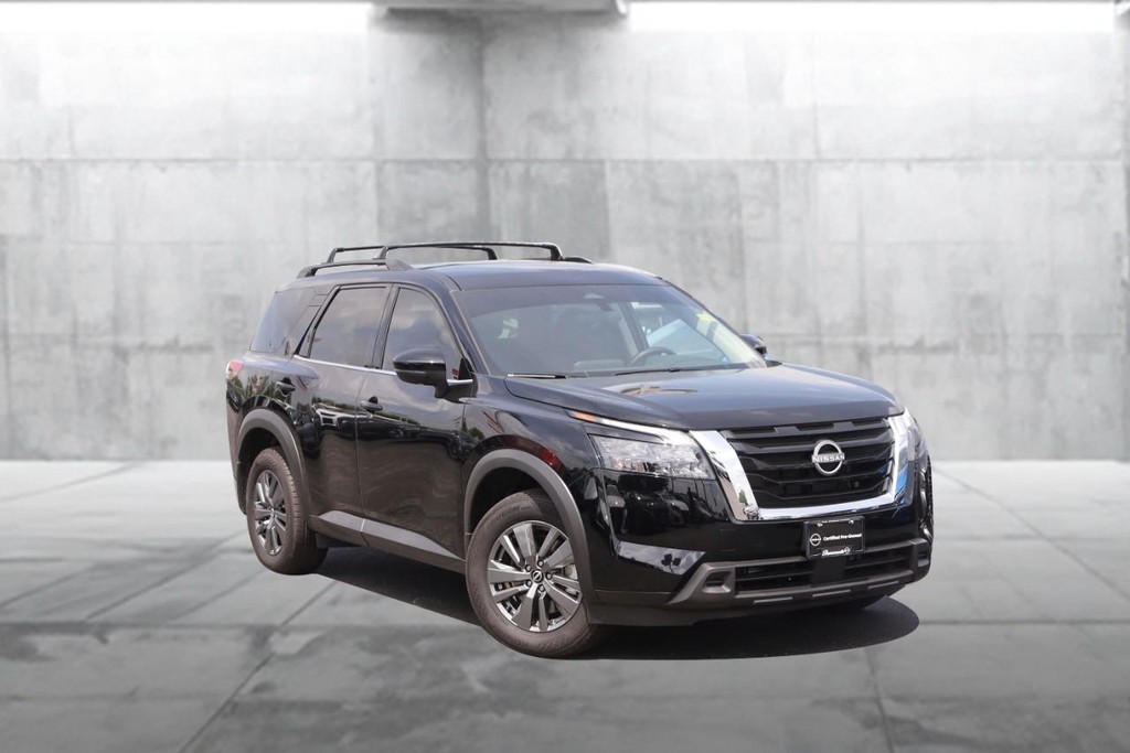 Nissan Pathfinder Vehicle Image 02