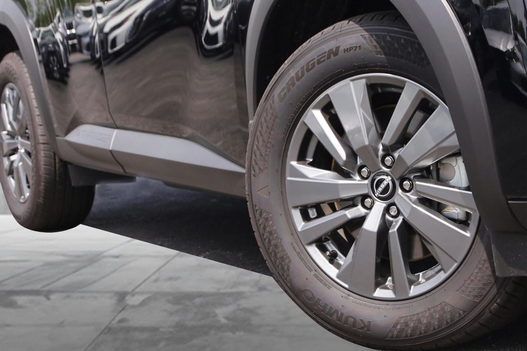 Nissan Pathfinder Vehicle Image 03