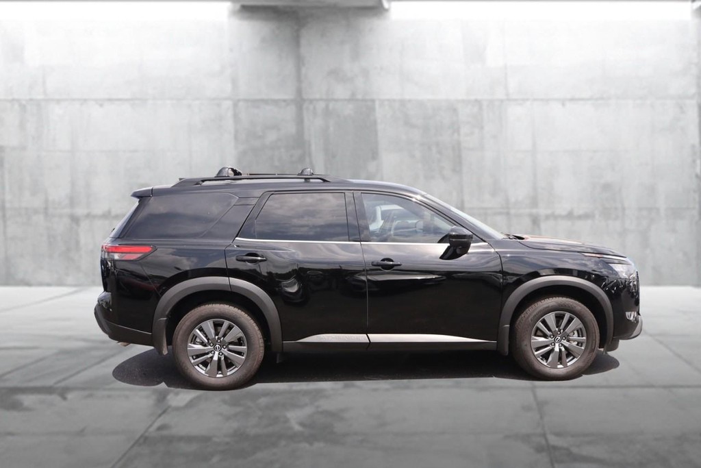Nissan Pathfinder Vehicle Image 05