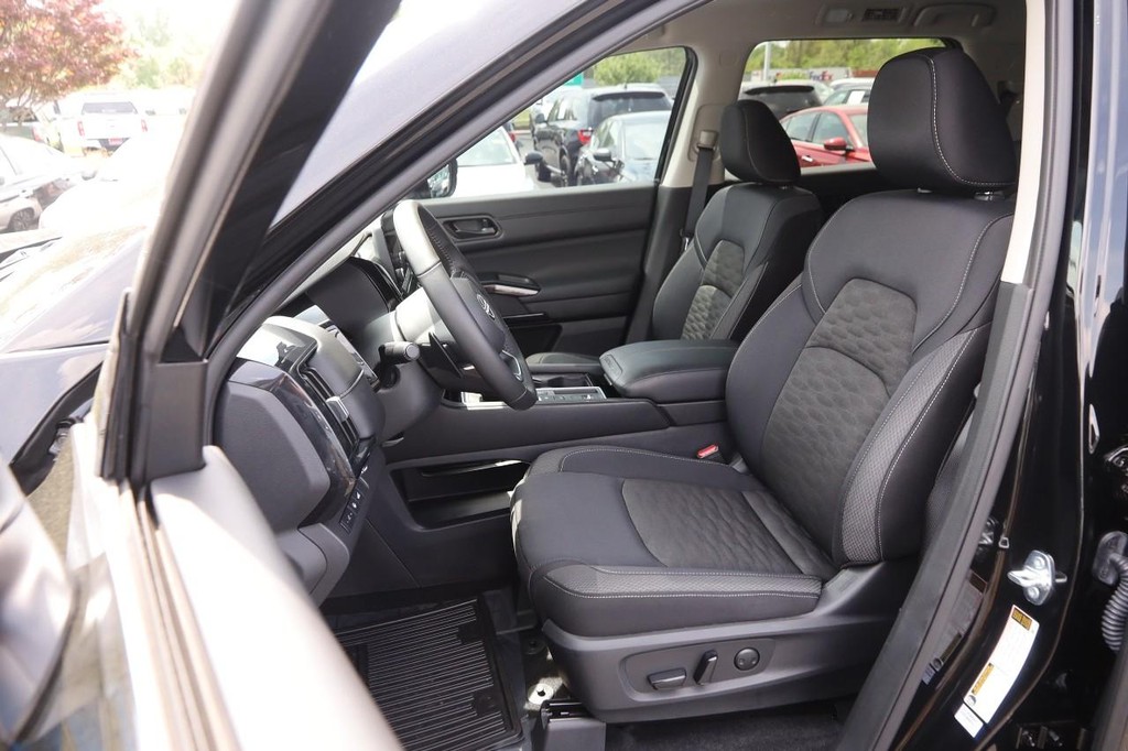 Nissan Pathfinder Vehicle Image 09