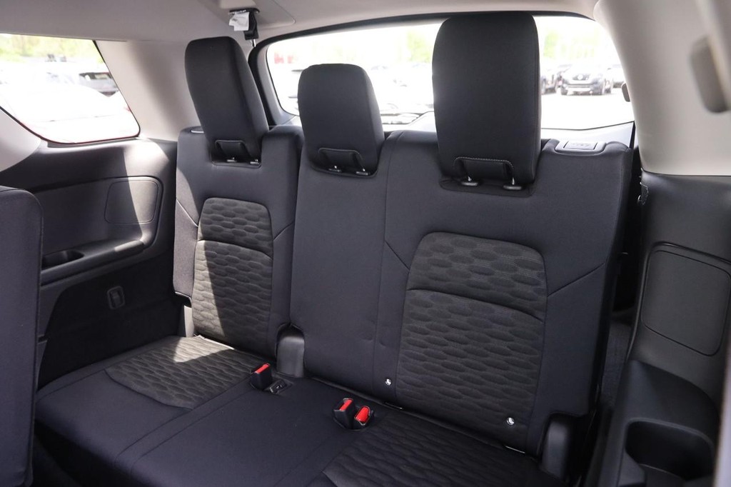 Nissan Pathfinder Vehicle Image 11