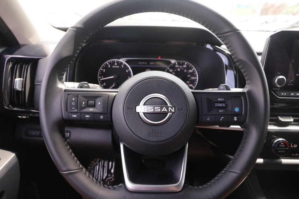 Nissan Pathfinder Vehicle Image 12