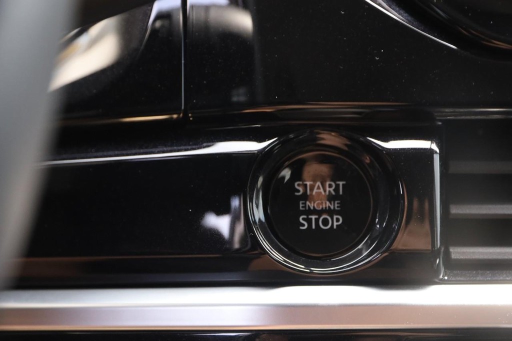 Nissan Pathfinder Vehicle Image 16