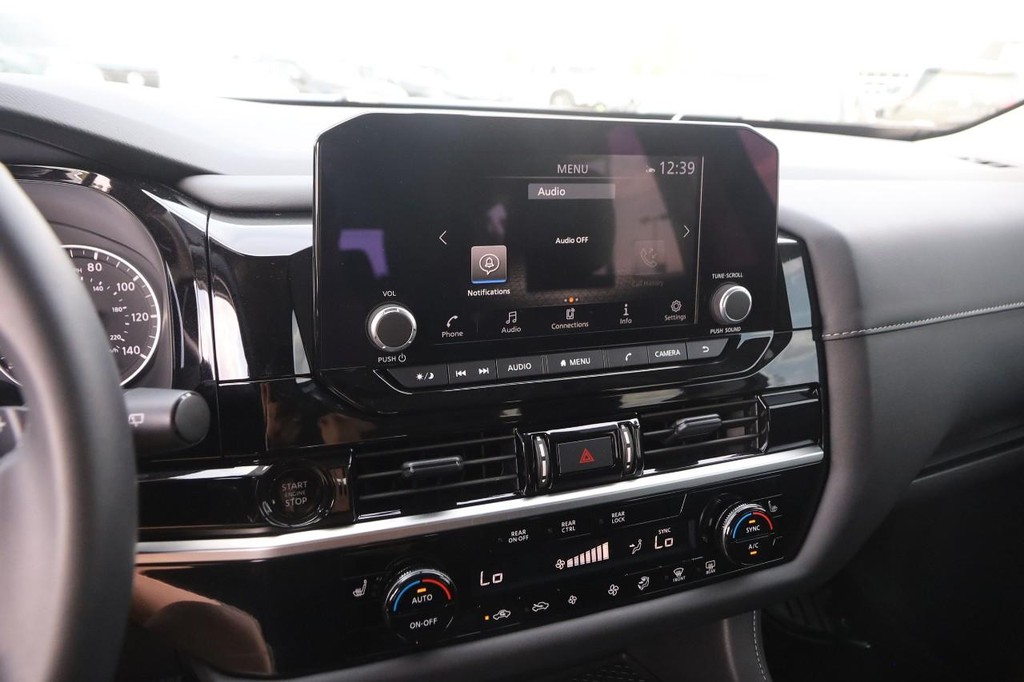 Nissan Pathfinder Vehicle Image 17