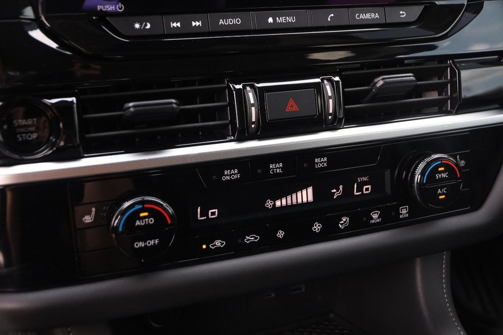 Nissan Pathfinder Vehicle Image 18