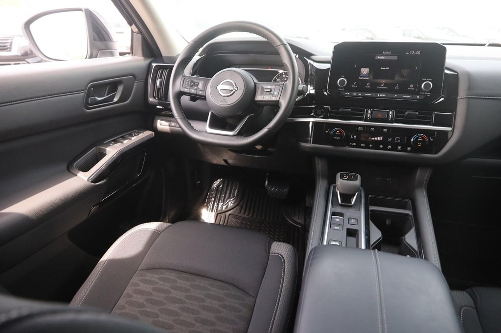 Nissan Pathfinder Vehicle Image 23