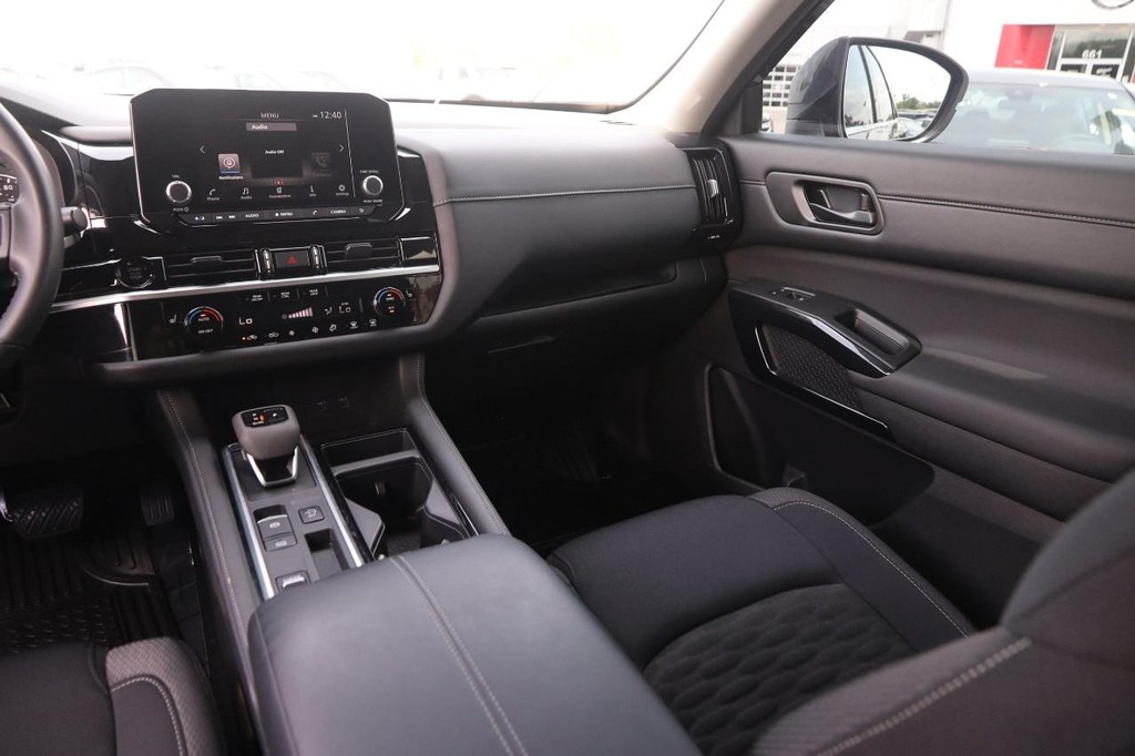 Nissan Pathfinder Vehicle Image 26