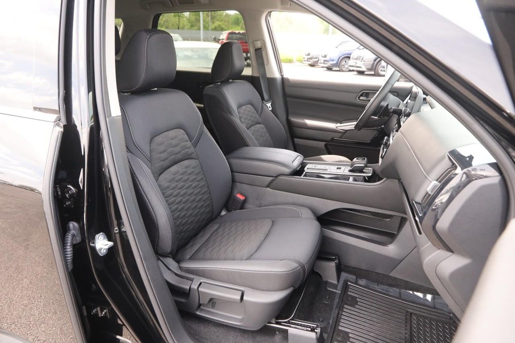 Nissan Pathfinder Vehicle Image 27