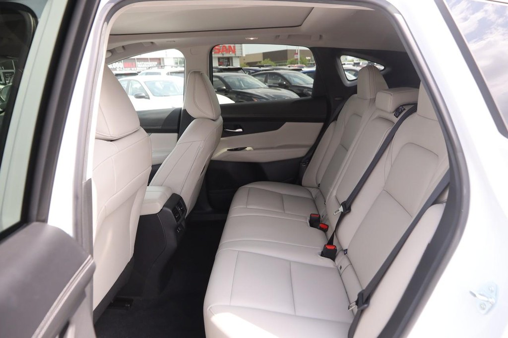 Nissan Murano Vehicle Image 11