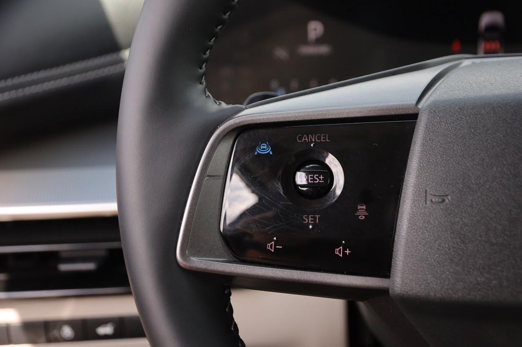 Nissan Murano Vehicle Image 13