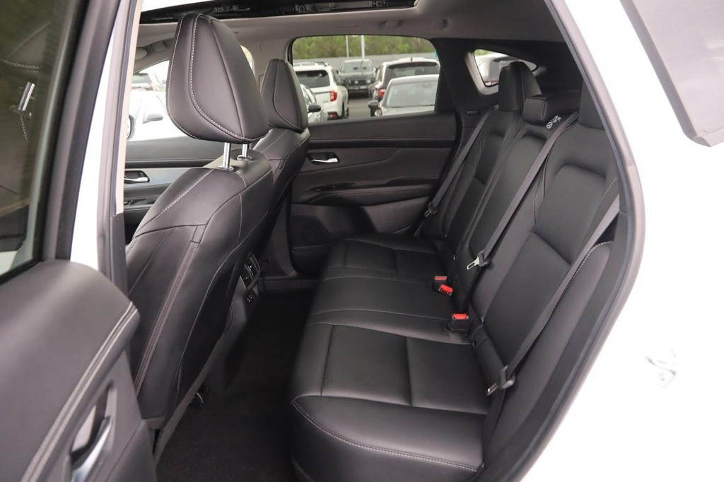 Nissan Murano Vehicle Image 10