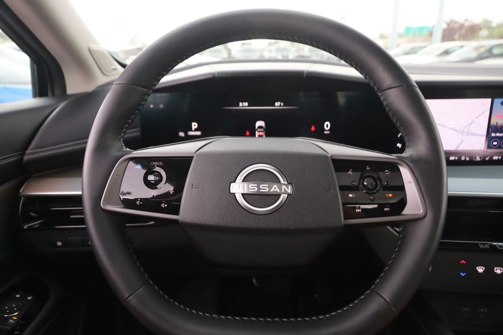 Nissan Murano Vehicle Image 12