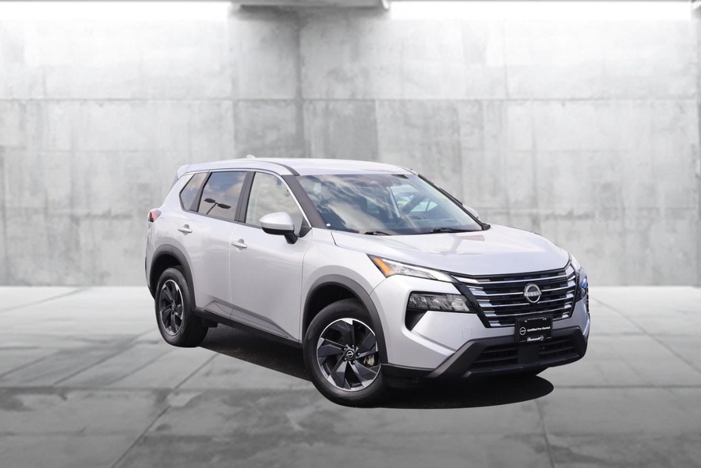 Nissan Rogue Vehicle Image 02